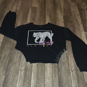 Stylish Black Sweater with Leopard Graphic